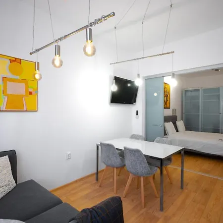 Modern 2bd Flat With Prime Location And Workspace By Flat Mаnager Appartement