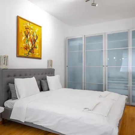 Appartement Modern 2bd Flat With Prime Location And Workspace By Flat Mаnager