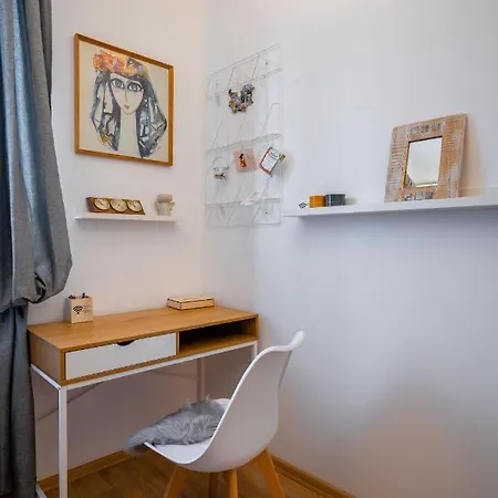 Modern 2bd Flat With Prime Location And Workspace By Flat Mаnager Apartment